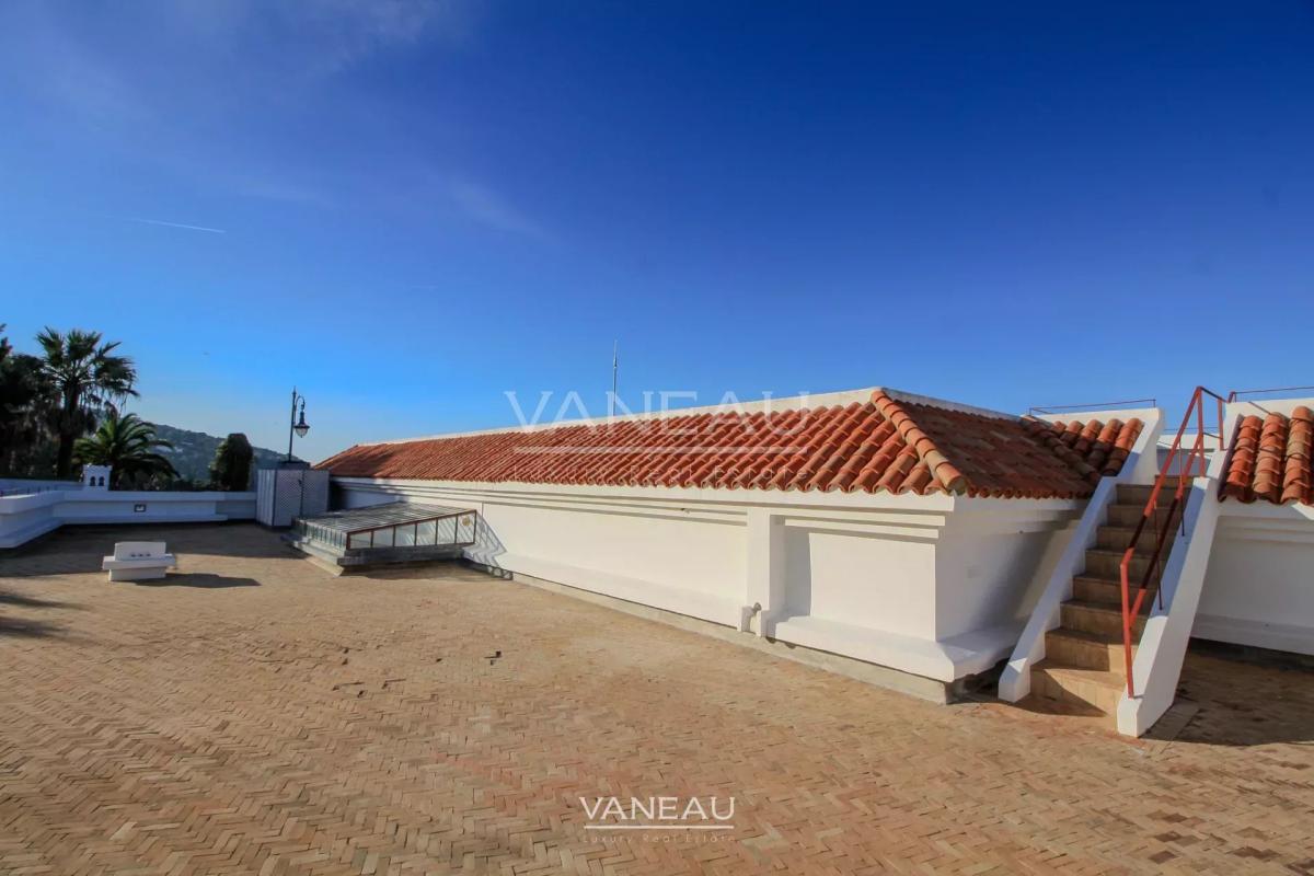 SOMPTUEUSE PROPRIÉTÉ DOMINANT LA MER À VENDRE SUR TANGER