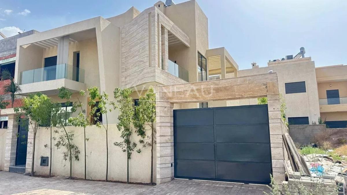 ***Villa 5 chambres avec piscine***