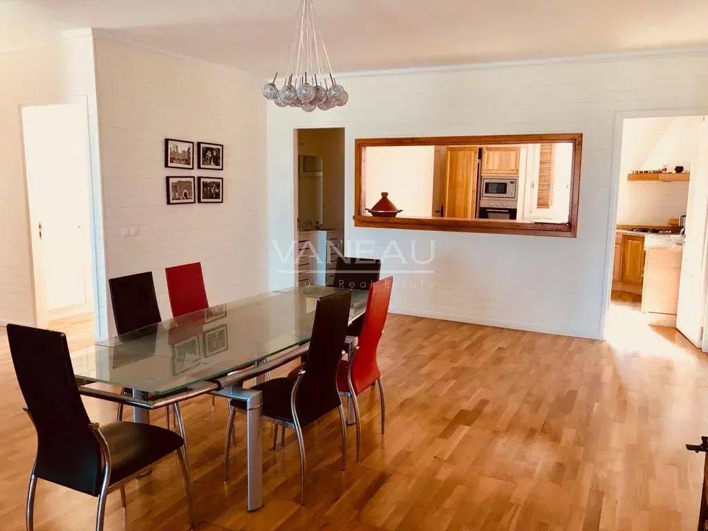 **À Vendre : Maison d’Exception au Bord du Lac de Lalla Takerkou