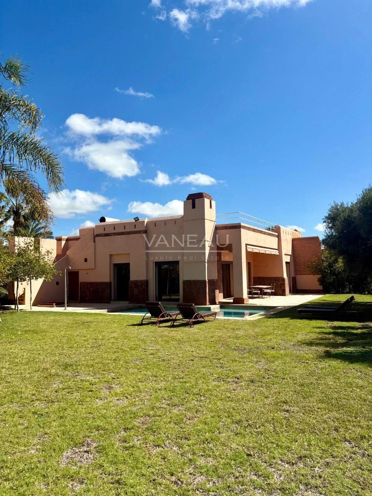 Jolie villa 3 chambres route de Fes avec piscine