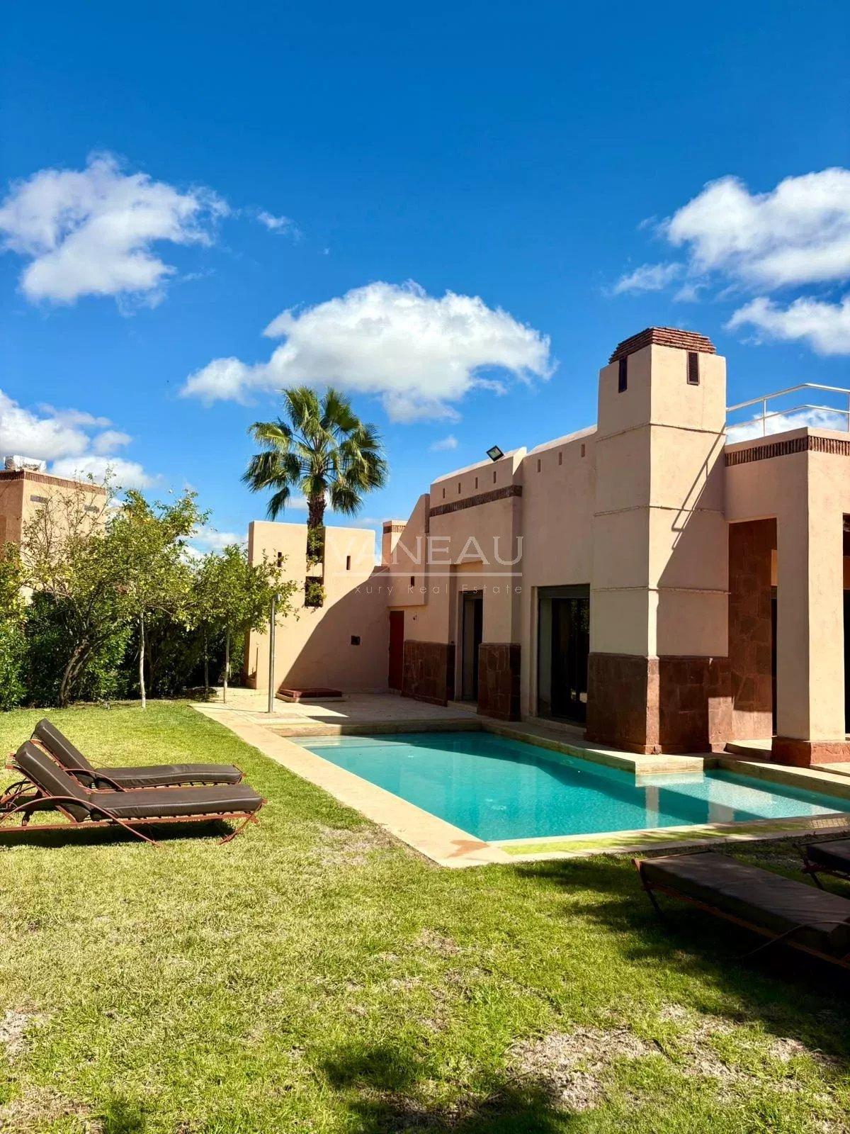 Jolie villa 3 chambres route de Fes avec piscine