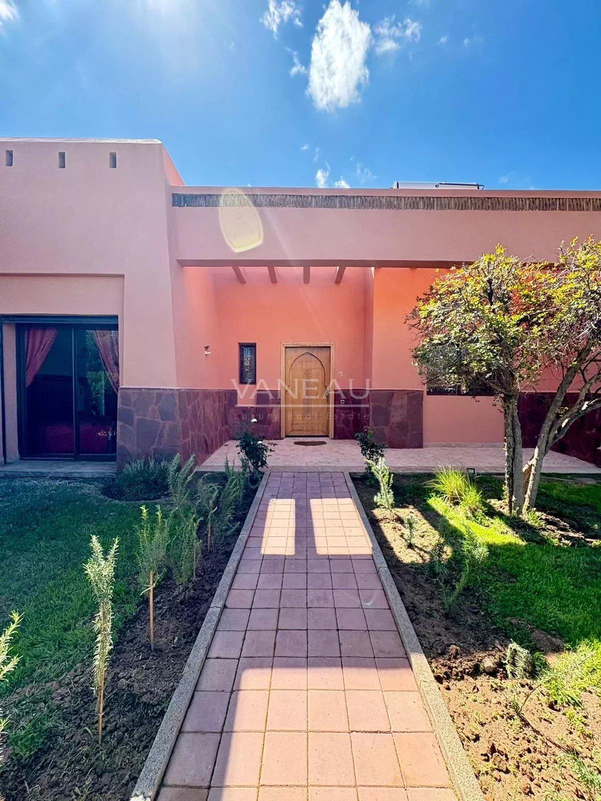 Jolie villa 3 chambres route de Fes avec piscine