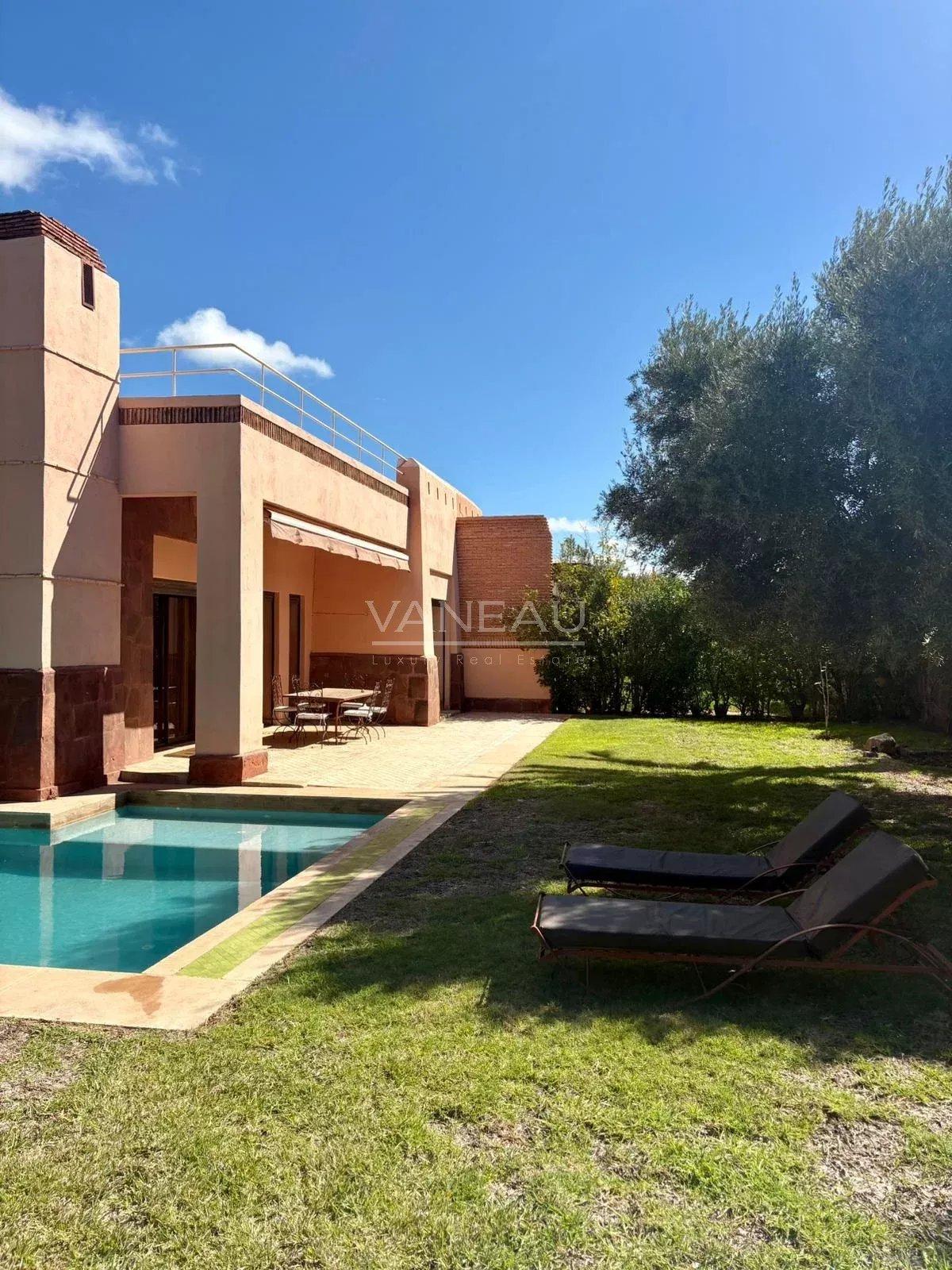 Jolie villa 3 chambres route de Fes avec piscine