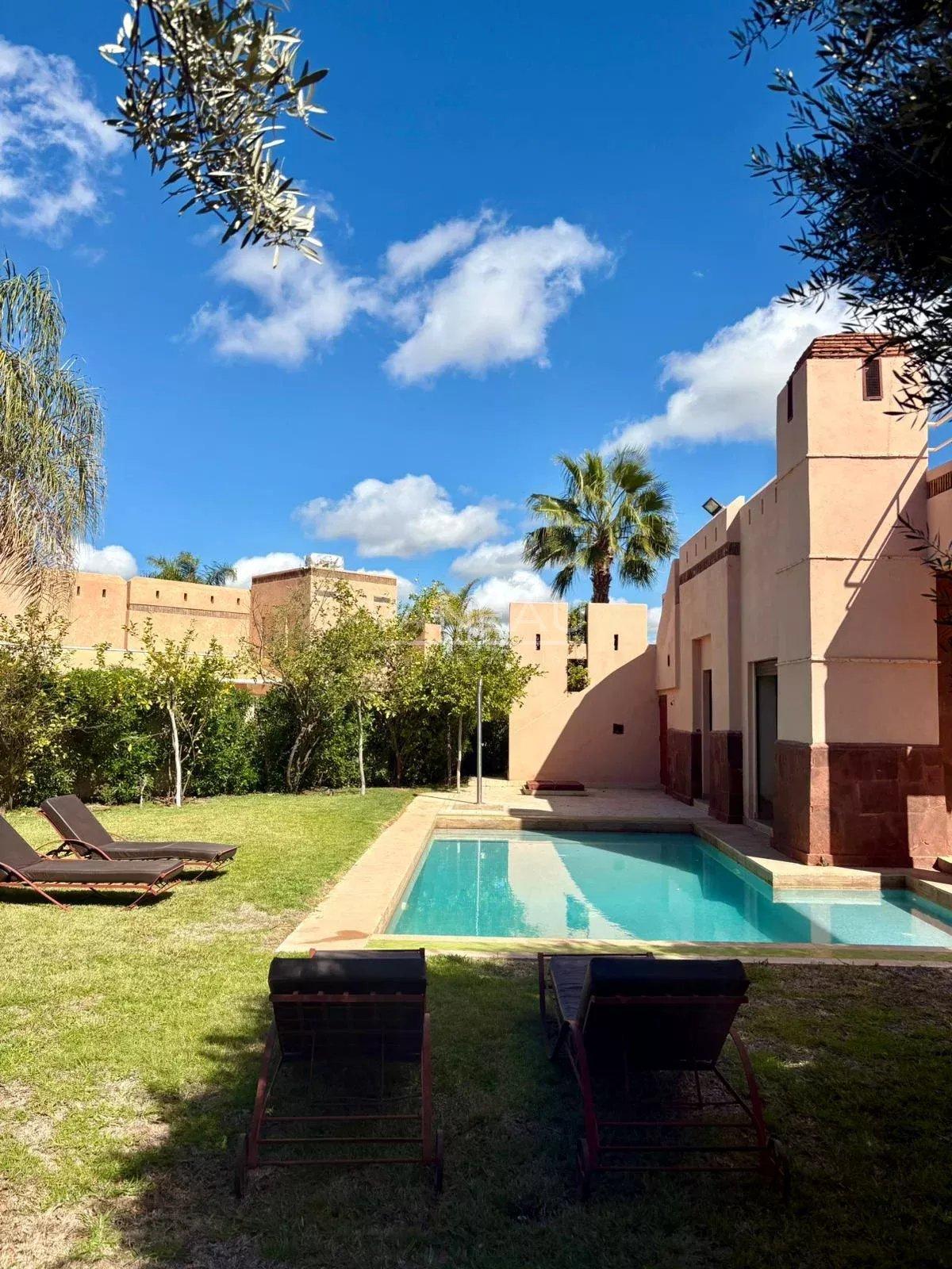 Jolie villa 3 chambres route de Fes avec piscine