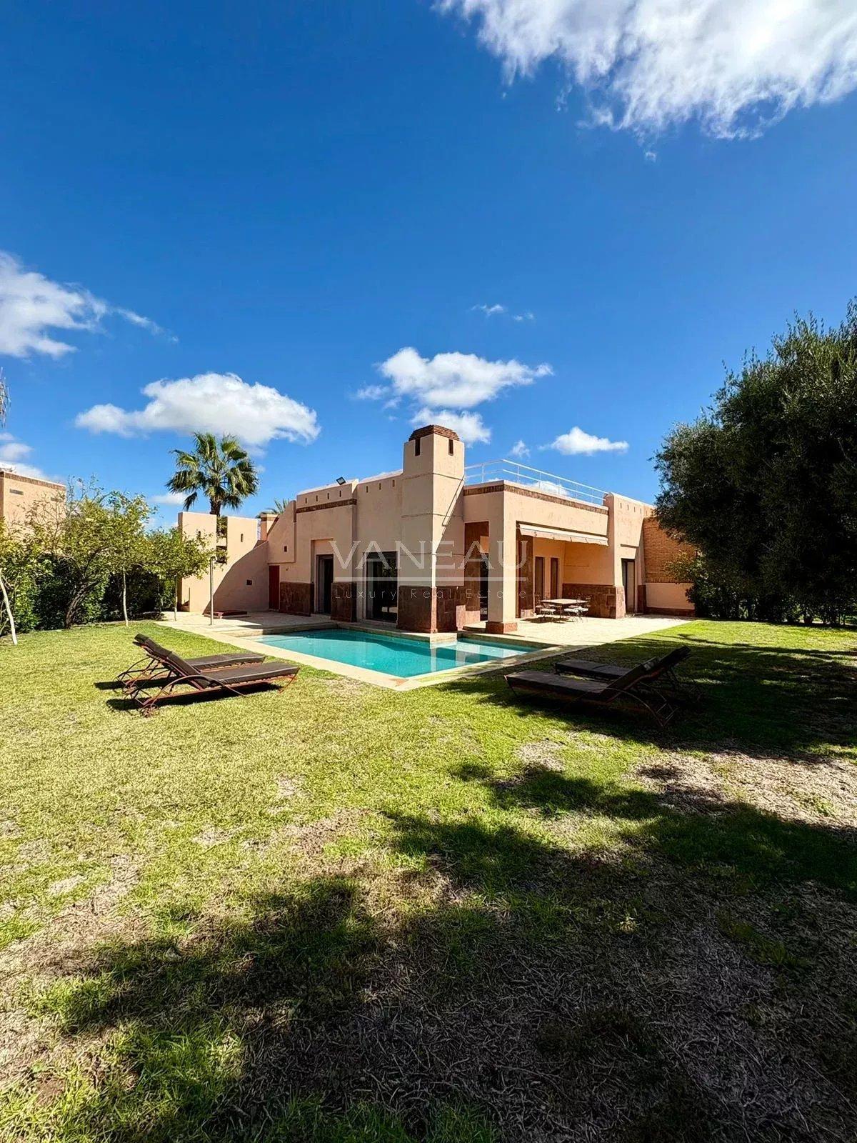 Jolie villa 3 chambres route de Fes avec piscine