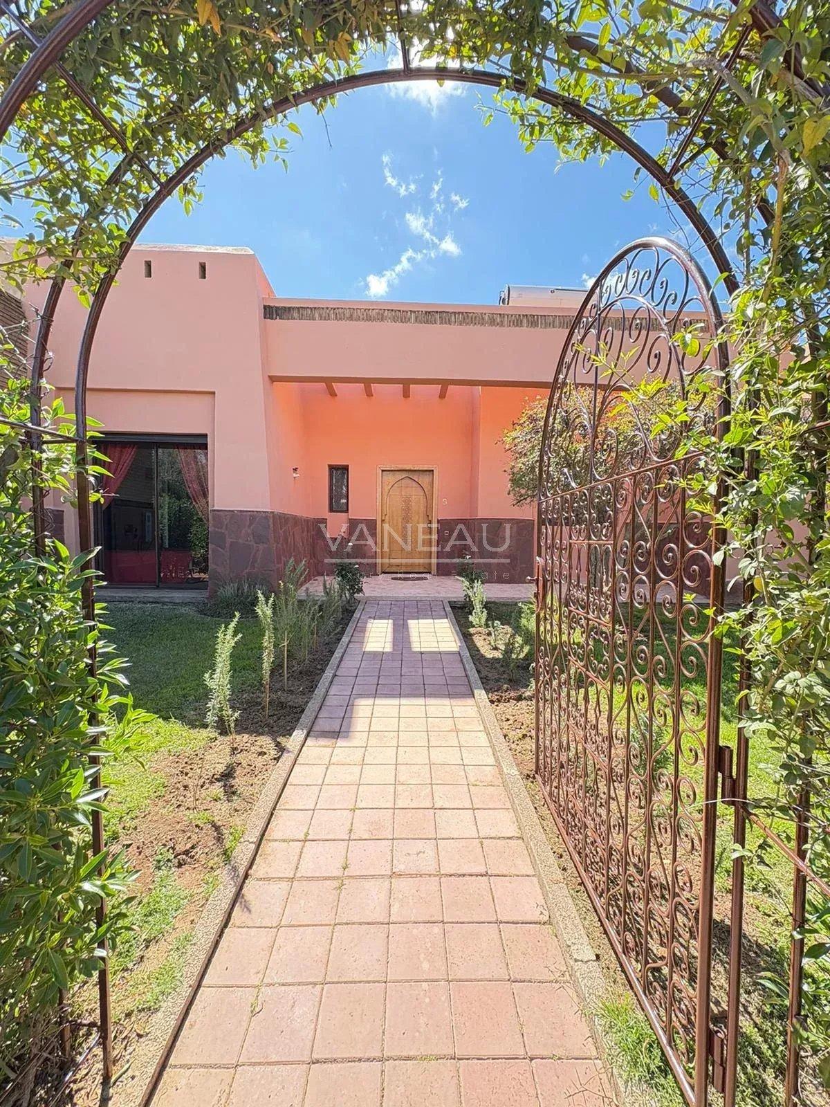 Jolie villa 3 chambres route de Fes avec piscine