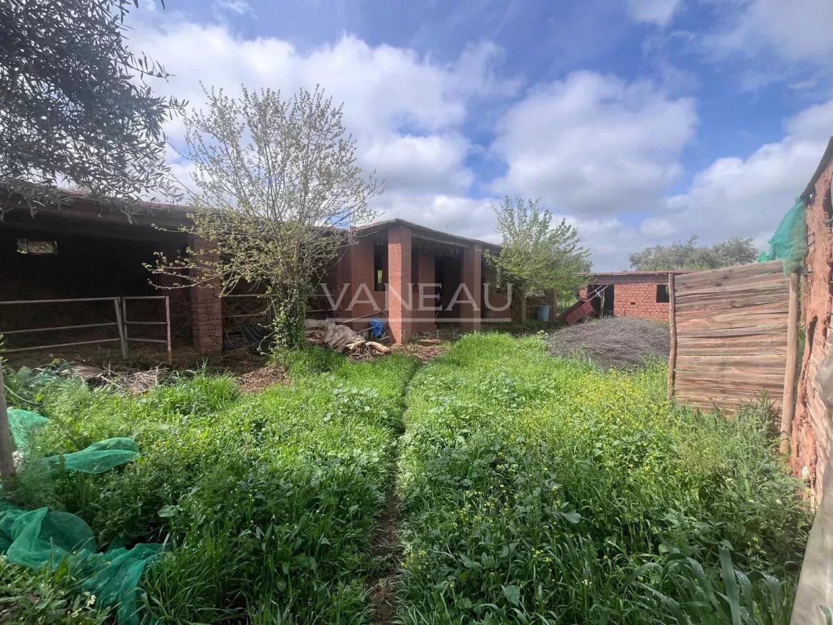 **** Terrain de culture Bio certifié et sa ferme ***