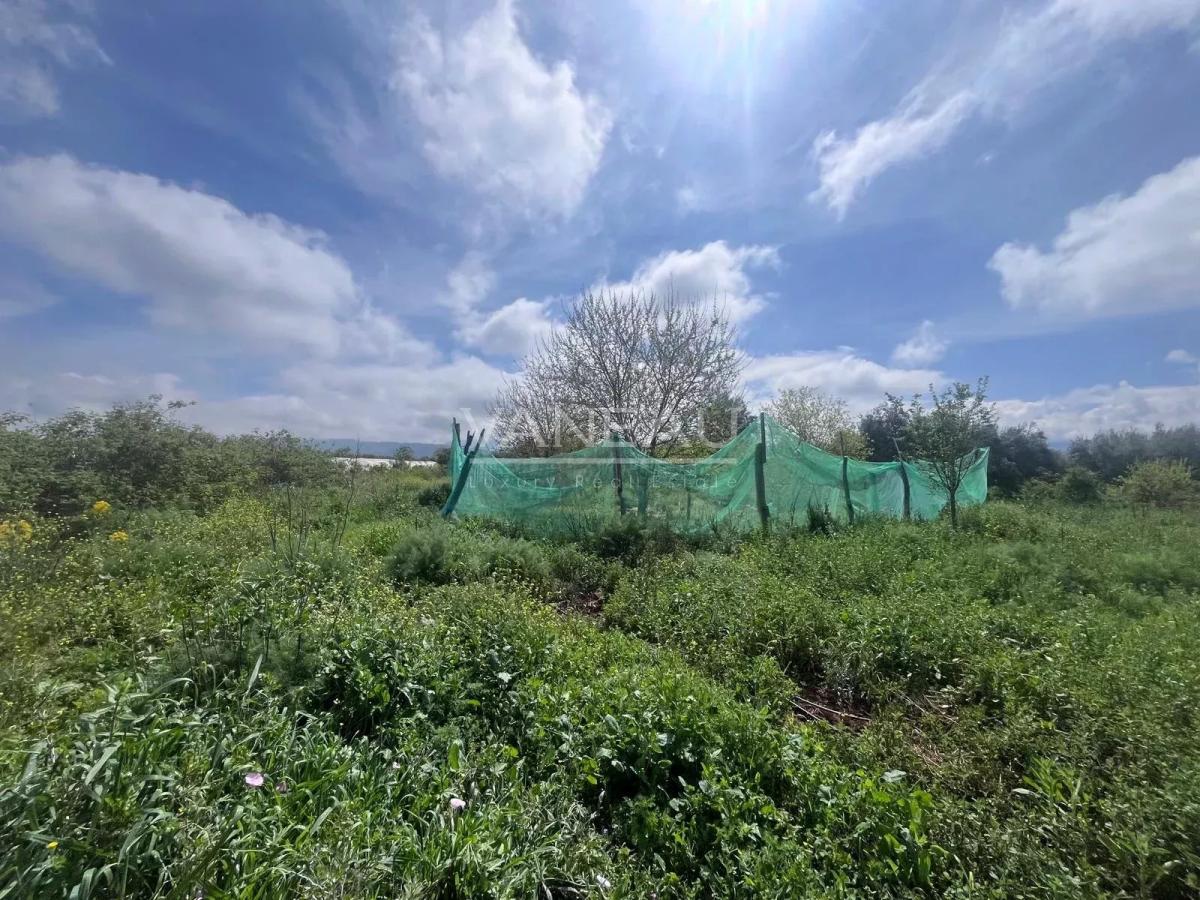 **** Terrain de culture Bio certifié et sa ferme ***