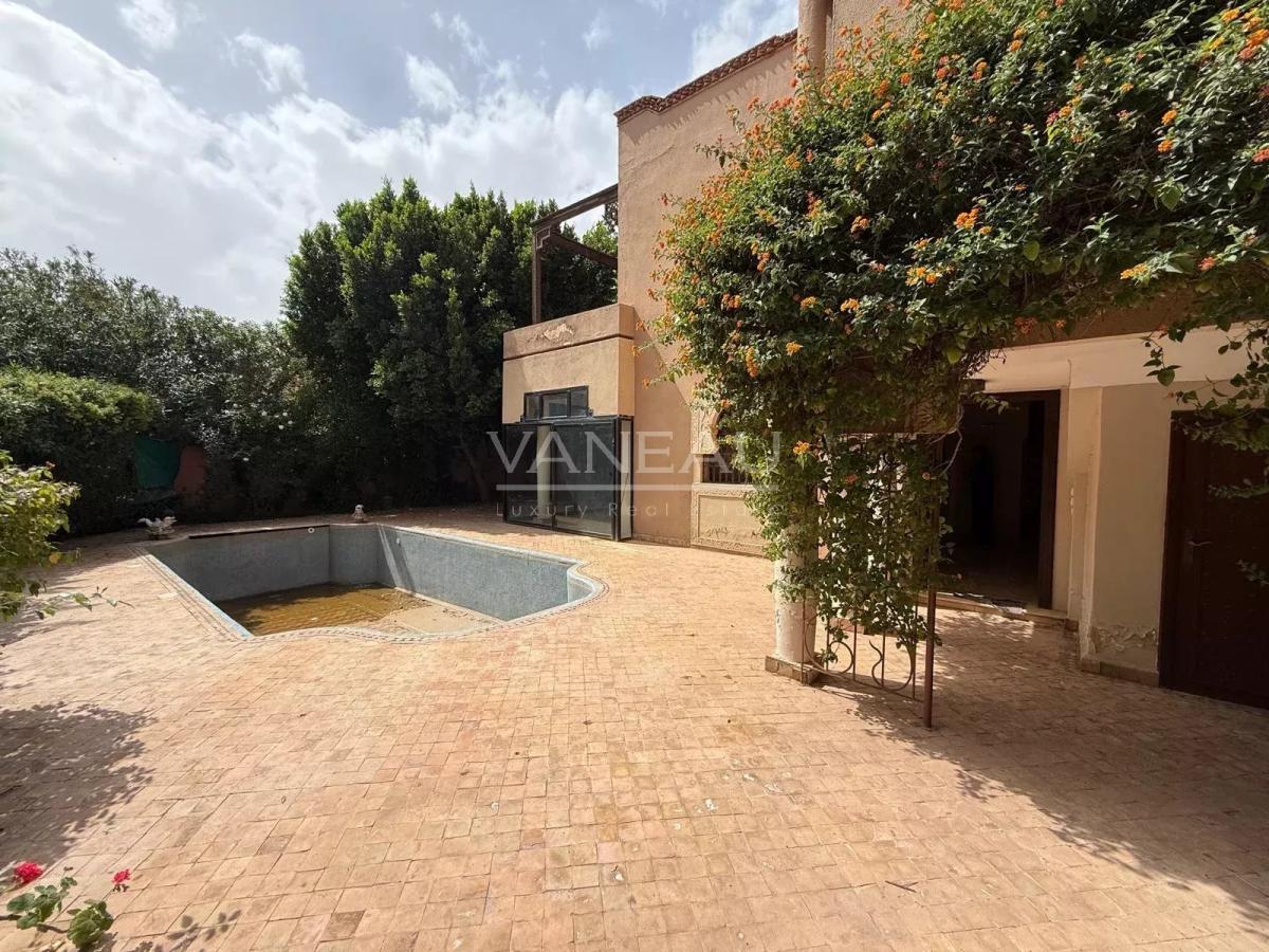 ****Villa dans résidence route de Fes***