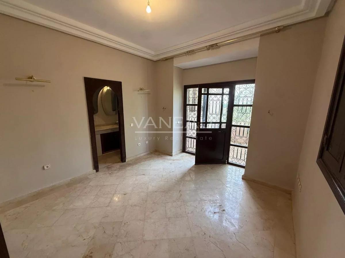 ****Villa dans résidence route de Fes***