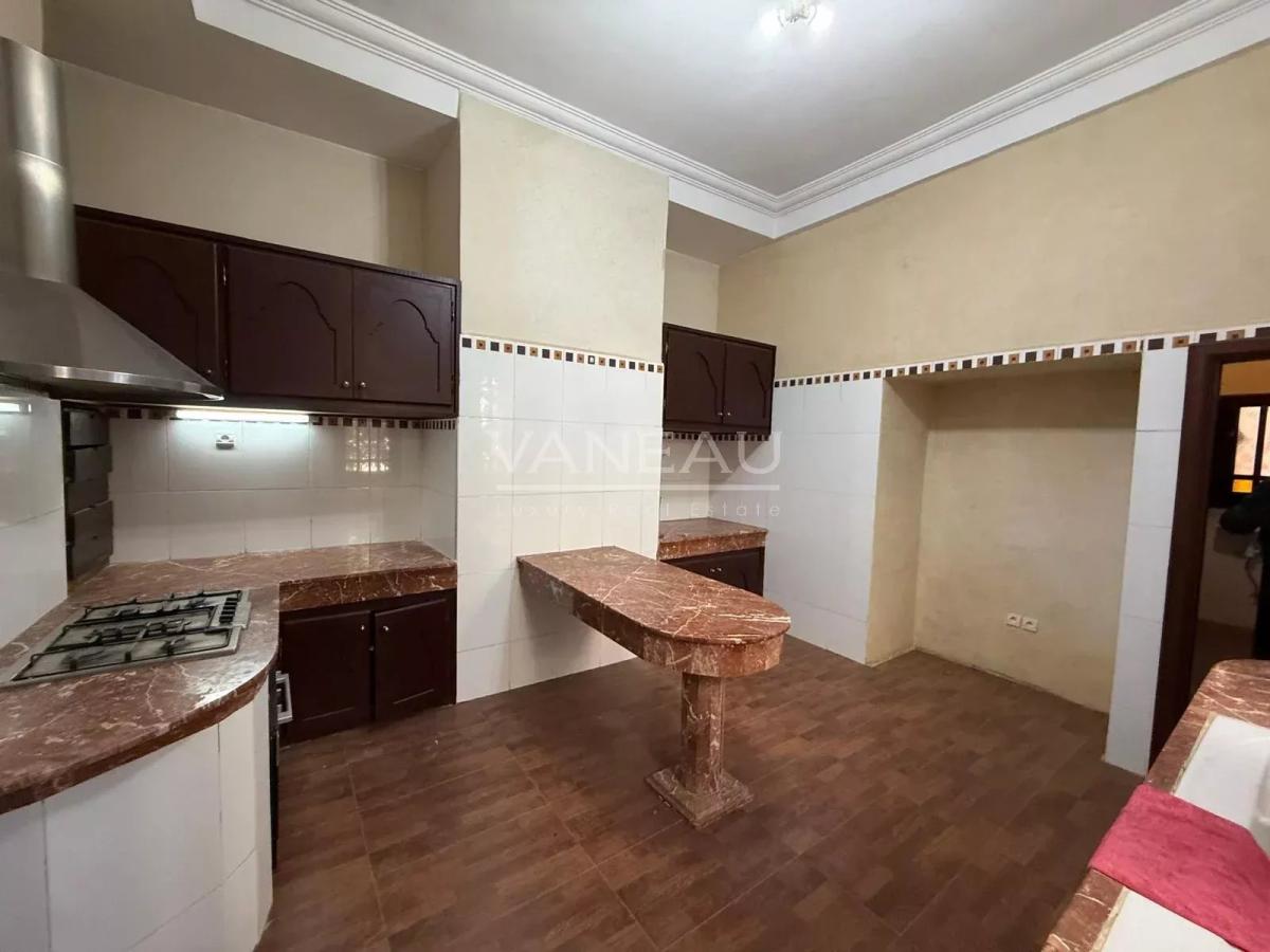 ****Villa dans résidence route de Fes***