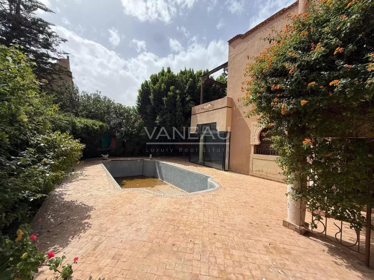 ****Villa dans résidence route de Fes***