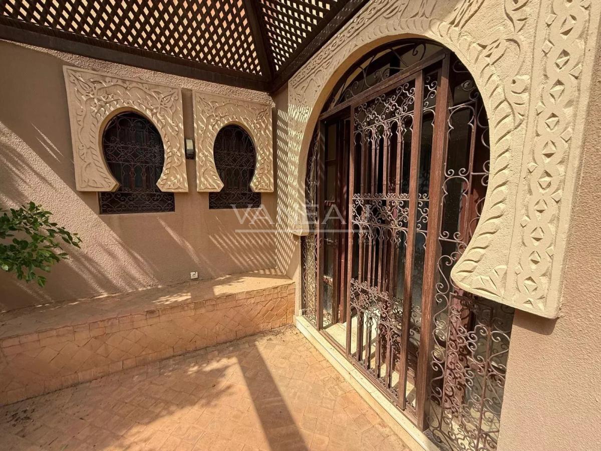 ****Villa dans résidence route de Fes***