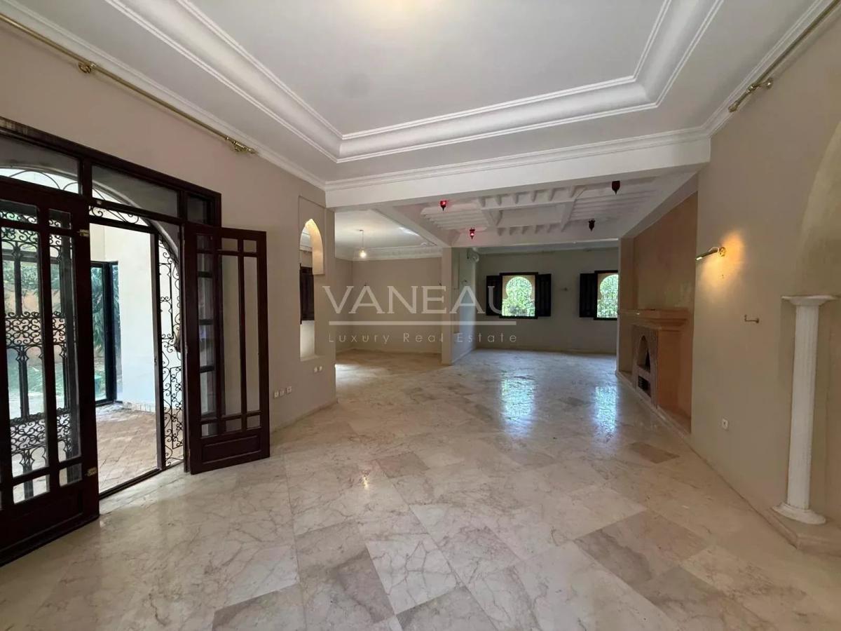 ****Villa dans résidence route de Fes***