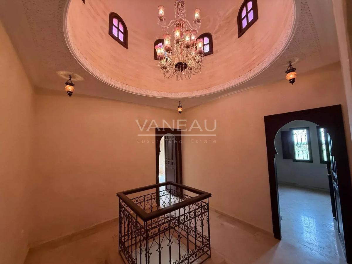 ****Villa dans résidence route de Fes***