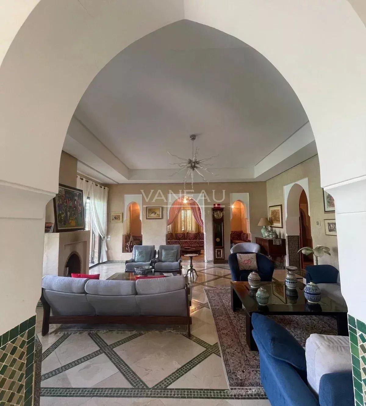 *** Villa avec terrain de 1/2 hectare***