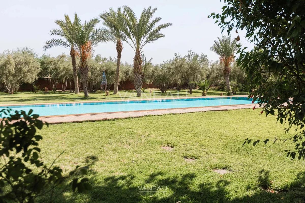 *** Villa avec terrain de 1/2 hectare***