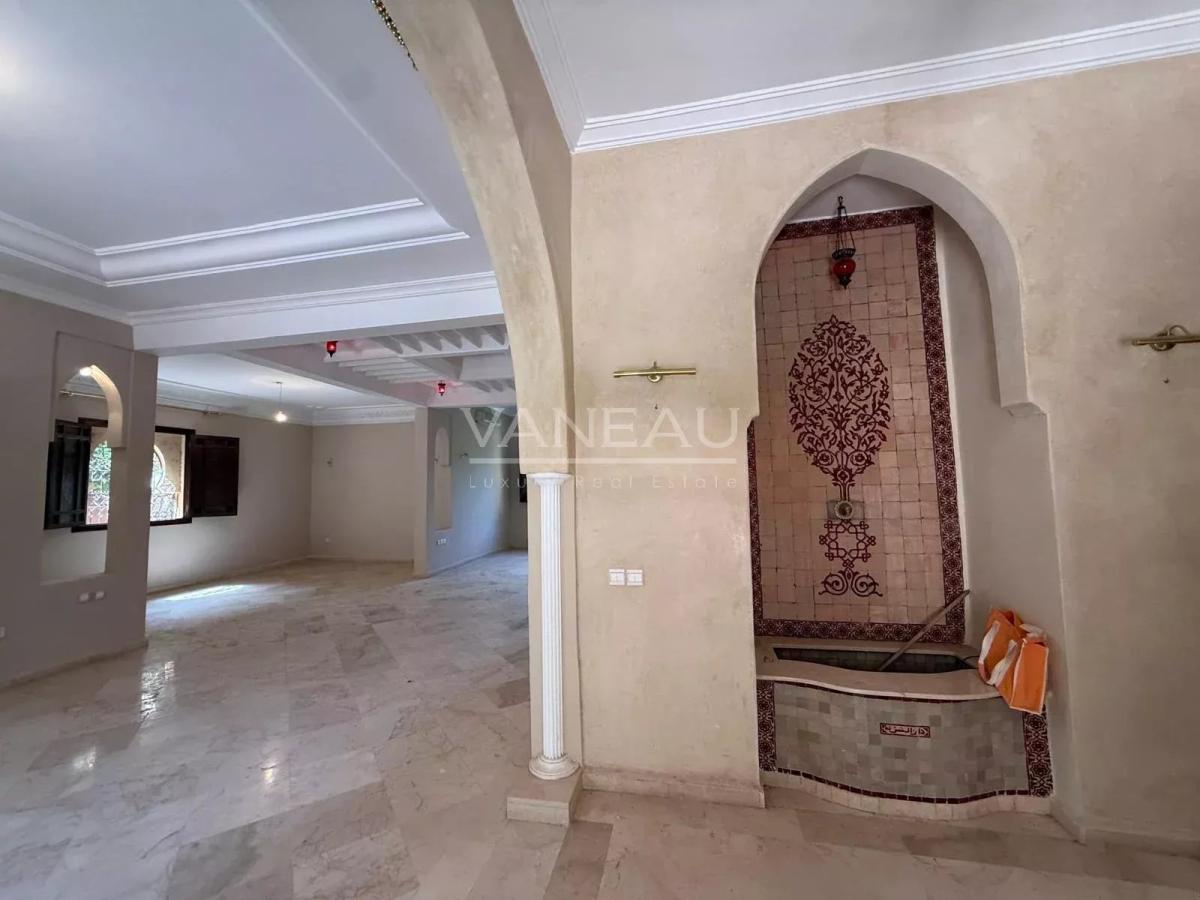 ****Villa dans résidence route de Fes***