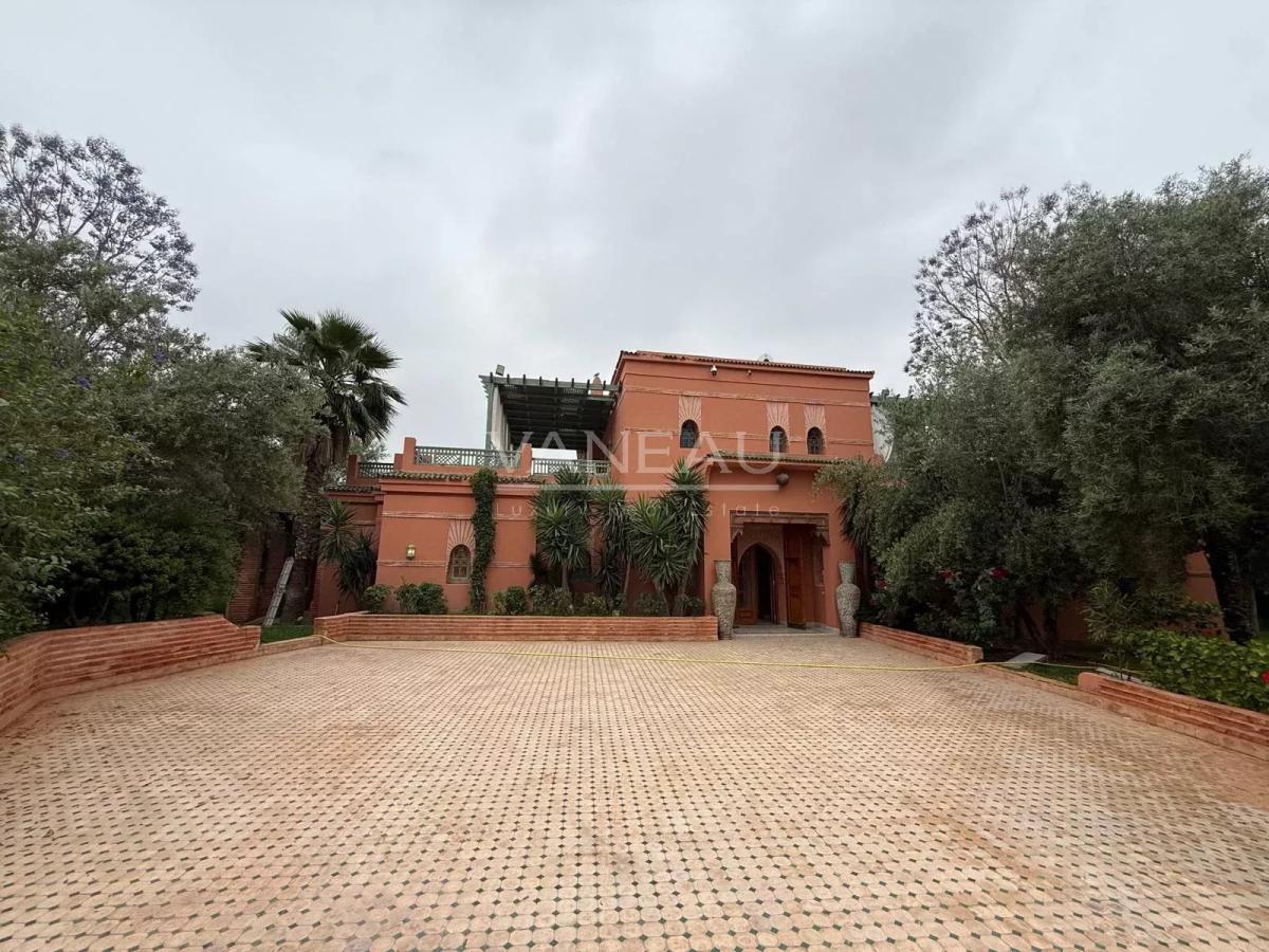 ****Villa rÃ©novÃ©e au cÅ“ur de la Palmeraie***