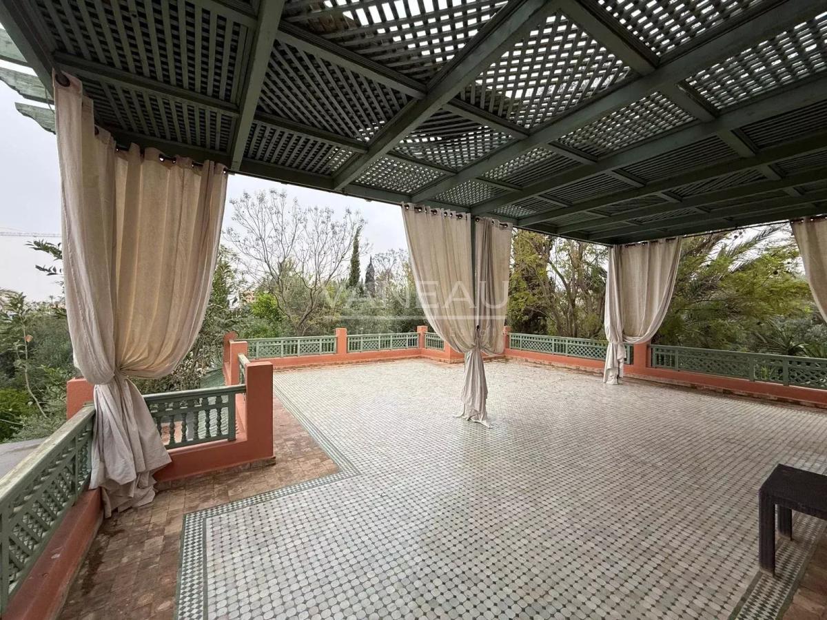 ****Villa rÃ©novÃ©e au cÅ“ur de la Palmeraie***