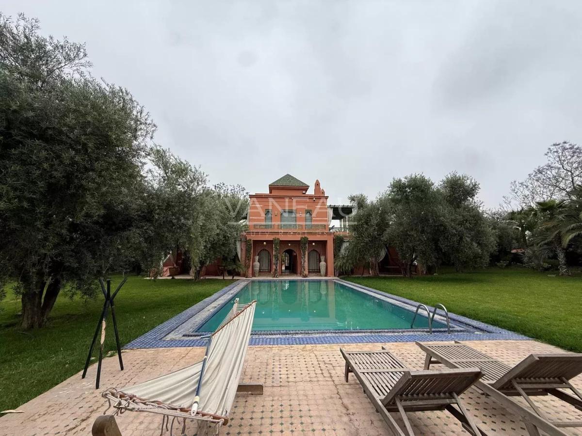 ****Villa rÃ©novÃ©e au cÅ“ur de la Palmeraie***
