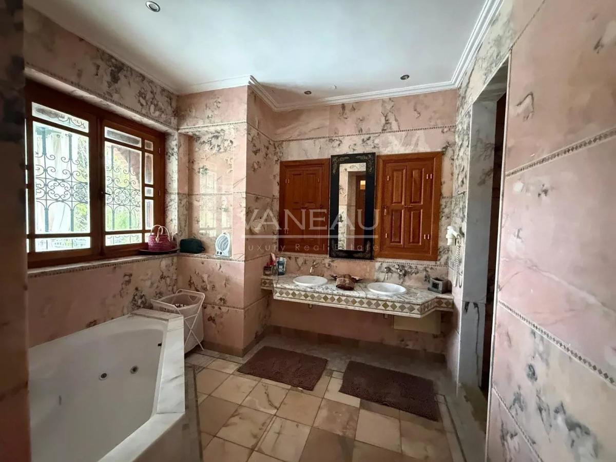 ****Villa rÃ©novÃ©e au cÅ“ur de la Palmeraie***