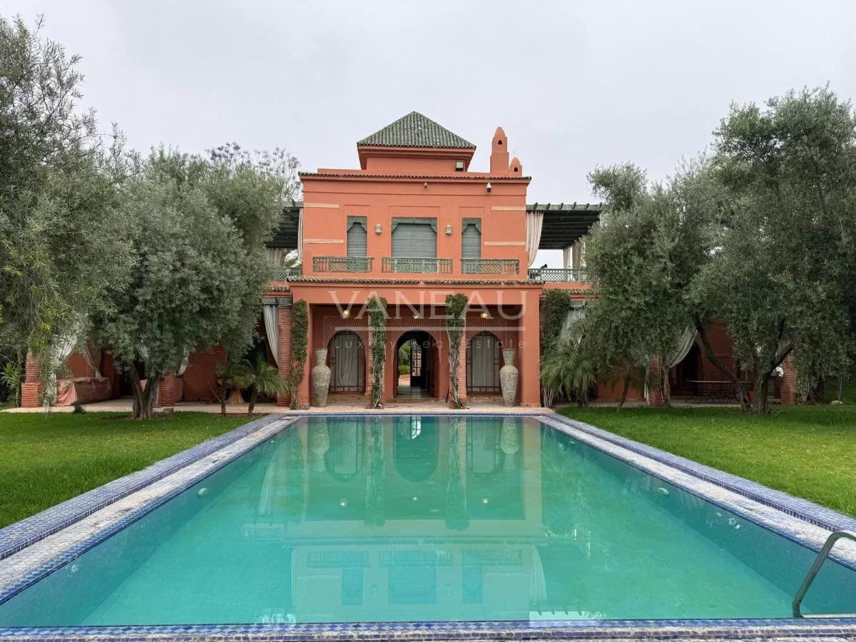 ****Villa rÃ©novÃ©e au cÅ“ur de la Palmeraie***