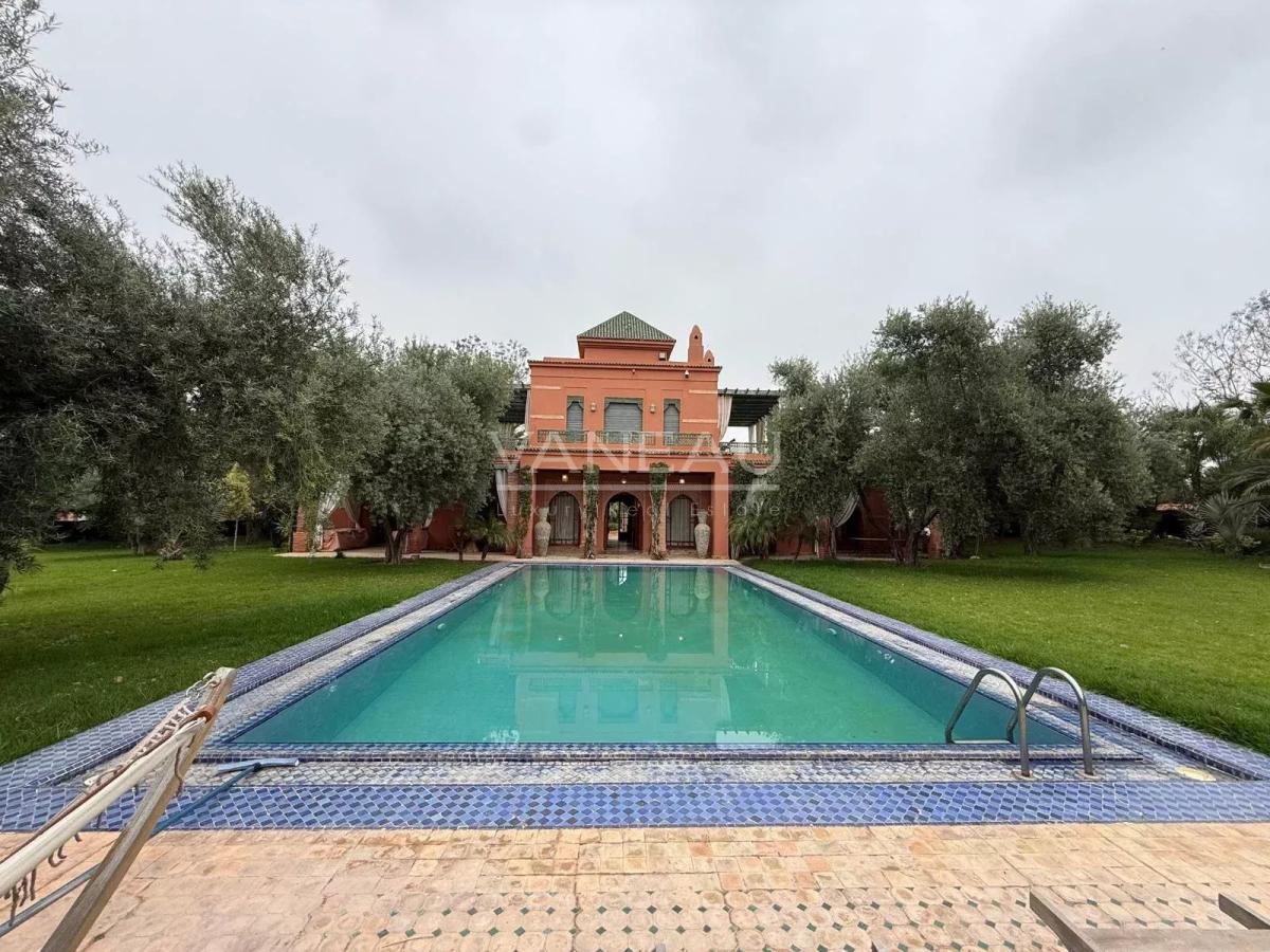 ****Villa rÃ©novÃ©e au cÅ“ur de la Palmeraie***