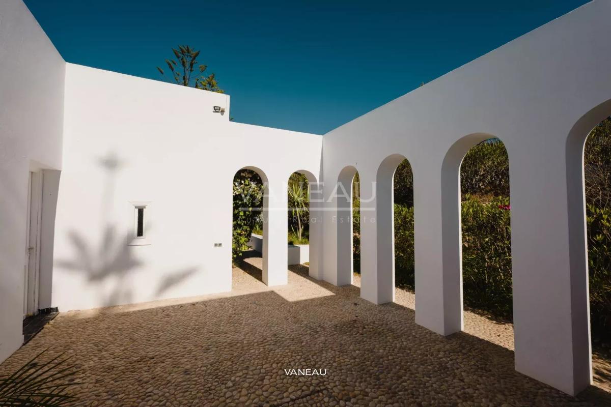 ***Maisons face à la lagune avec piscine***
