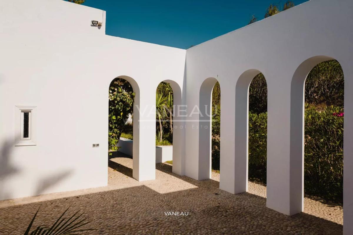 ***Maisons face à la lagune avec piscine***