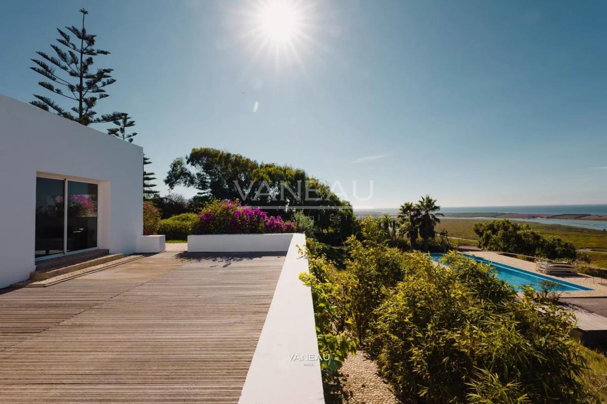 ***Maisons face à la lagune avec piscine***