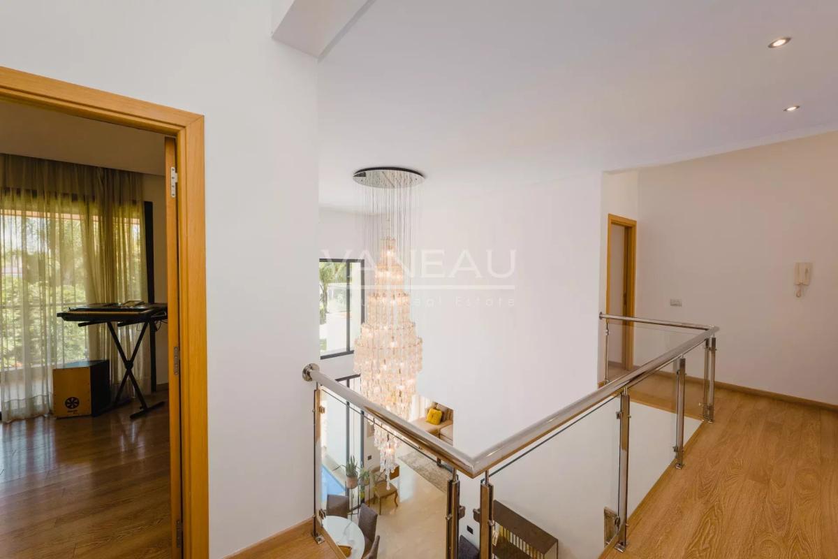 Villa de 730 m² à vendre sur Bouskoura - Maroc