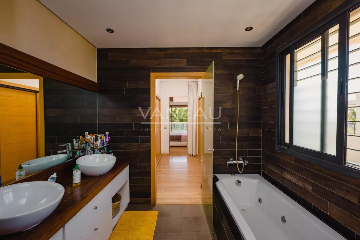 Villa de 730 m² à vendre sur Bouskoura - Maroc
