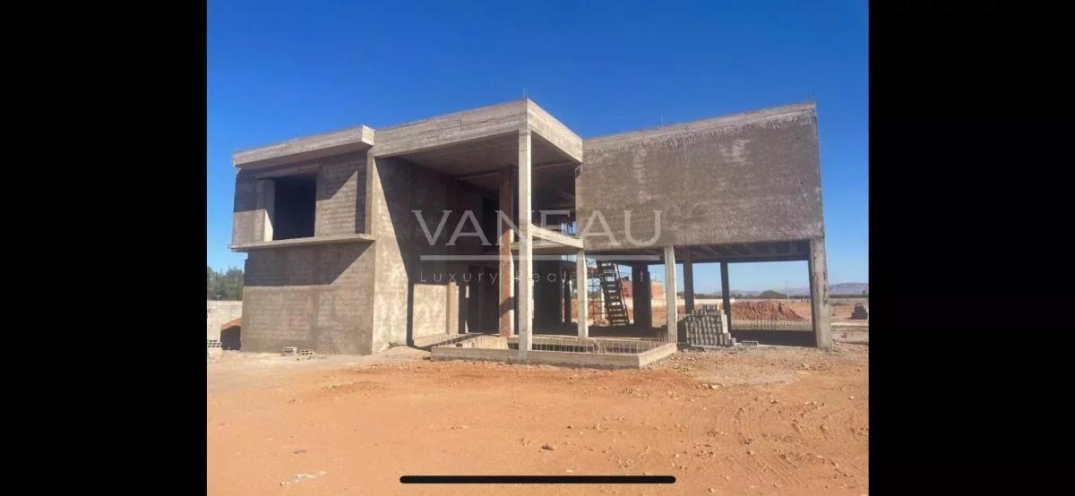 ***Route Ouarzazate Terrain de 2,7 hectare avec permis de construire***