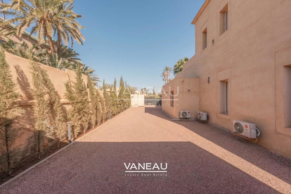 Sompteuse villa nichée au coeur de la Palmeraie