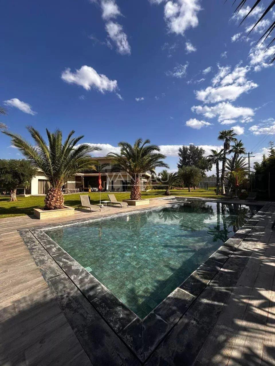 Villa contemporaine à vendre Route de Fes