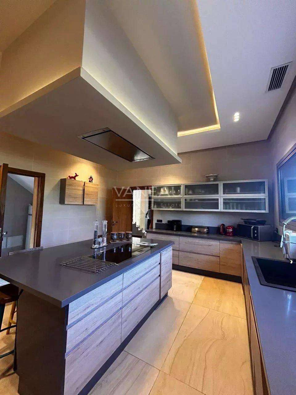 Villa contemporaine à vendre Route de Fes