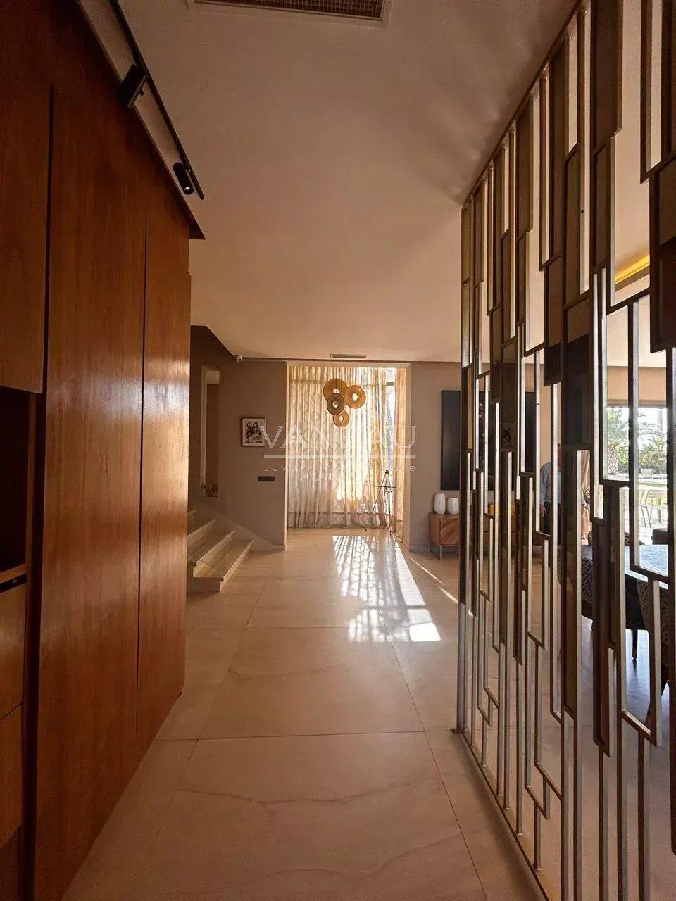Villa contemporaine à vendre Route de Fes