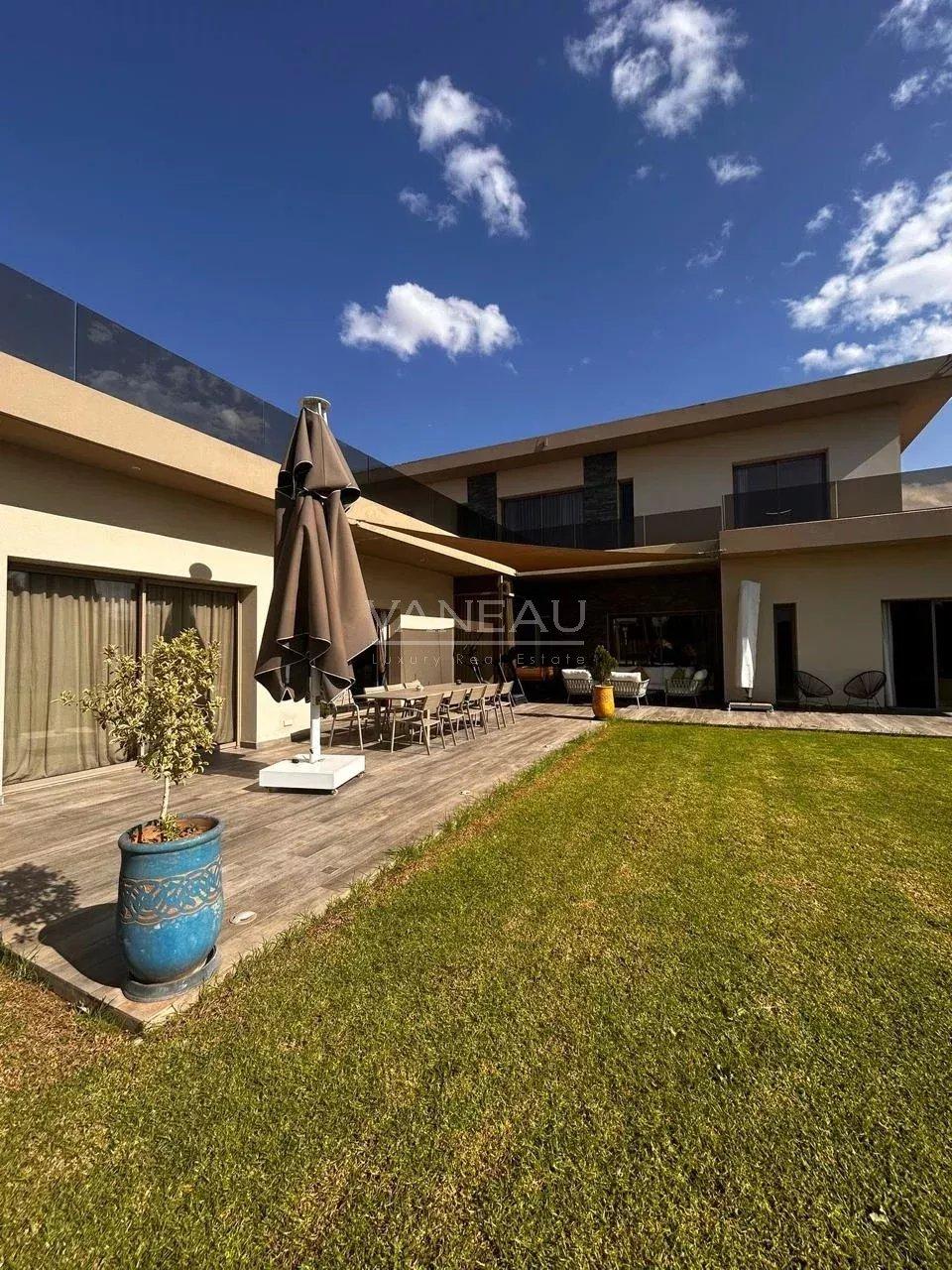 Villa contemporaine à vendre Route de Fes