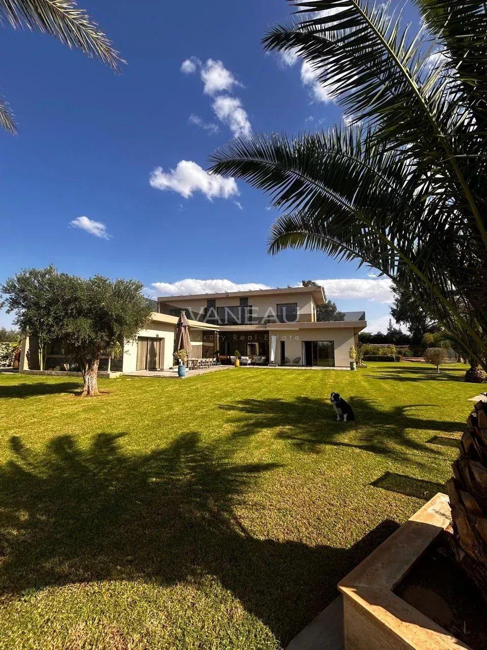 Villa contemporaine à vendre Route de Fes
