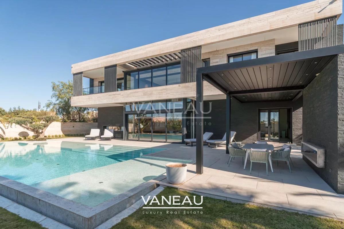 Villa neuve contemporaine a proximité de golfs prestigieux