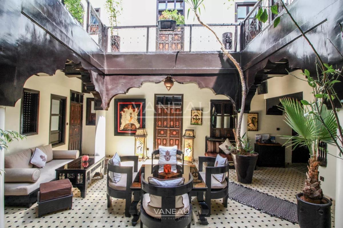 MARRAKECH MAISON D'HÔTES DE 7 CHAMBRES PISCINE SUR LA TERRASSE À VENDR