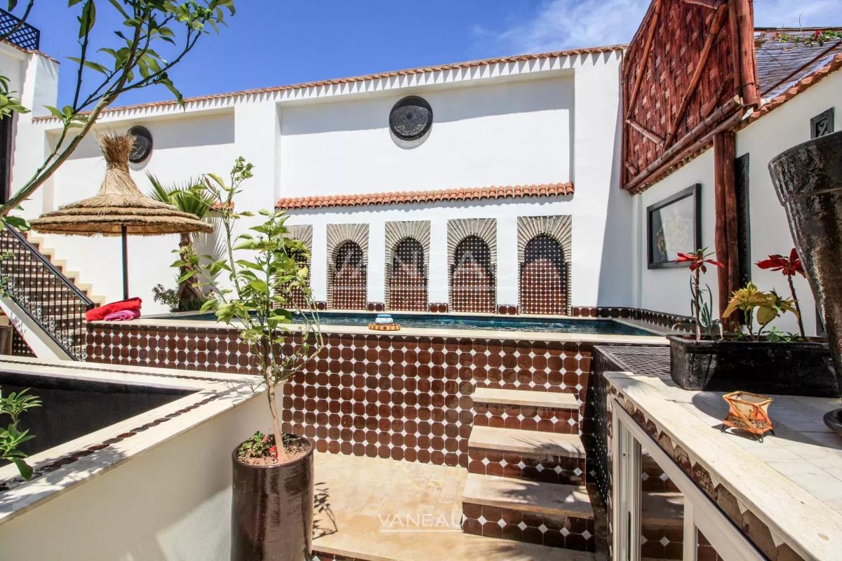 MARRAKECH MAISON D'HÔTES DE 7 CHAMBRES PISCINE SUR LA TERRASSE À VENDR