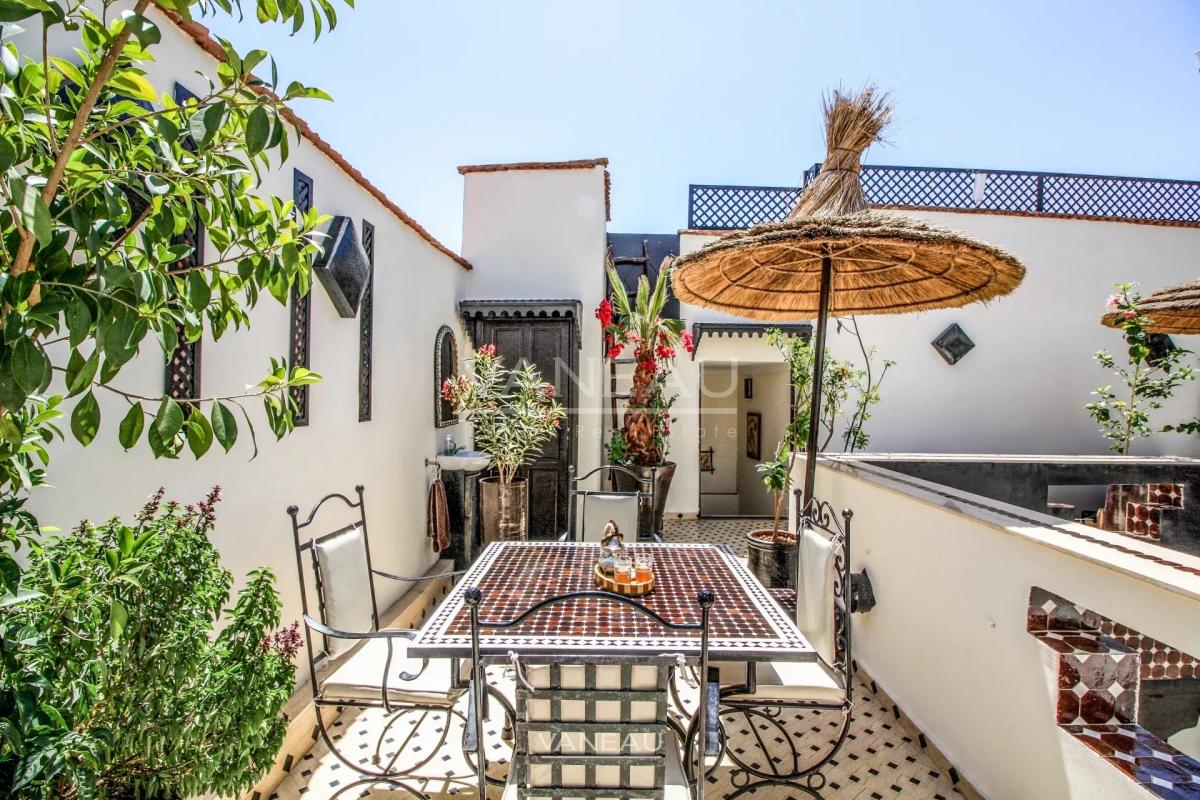 MARRAKECH MAISON D'HÔTES DE 7 CHAMBRES PISCINE SUR LA TERRASSE À VENDR
