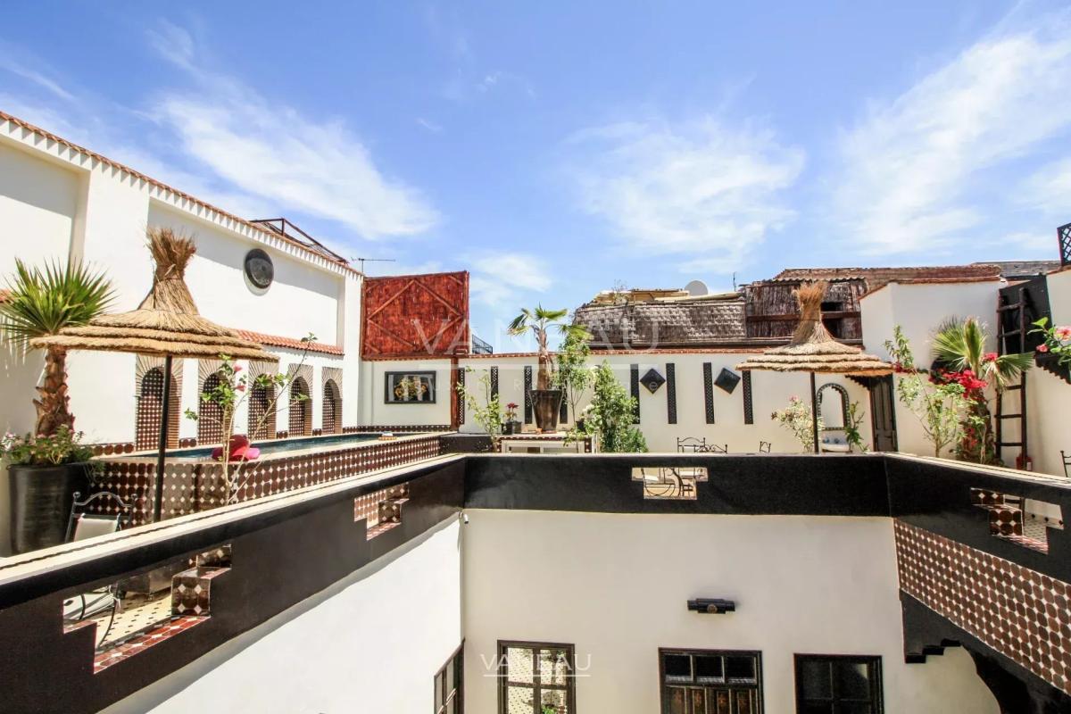 MARRAKECH MAISON D'HÔTES DE 7 CHAMBRES PISCINE SUR LA TERRASSE À VENDR