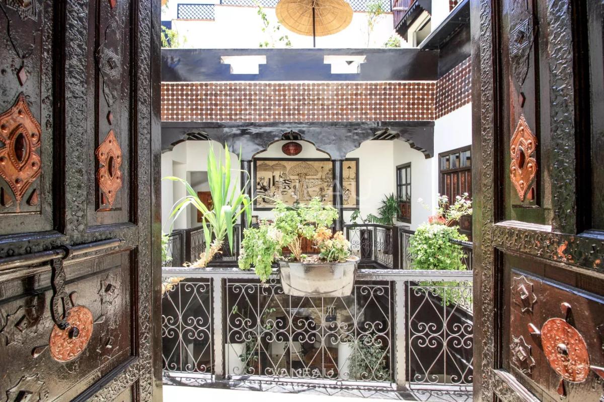 MARRAKECH MAISON D'HÔTES DE 7 CHAMBRES PISCINE SUR LA TERRASSE À VENDR