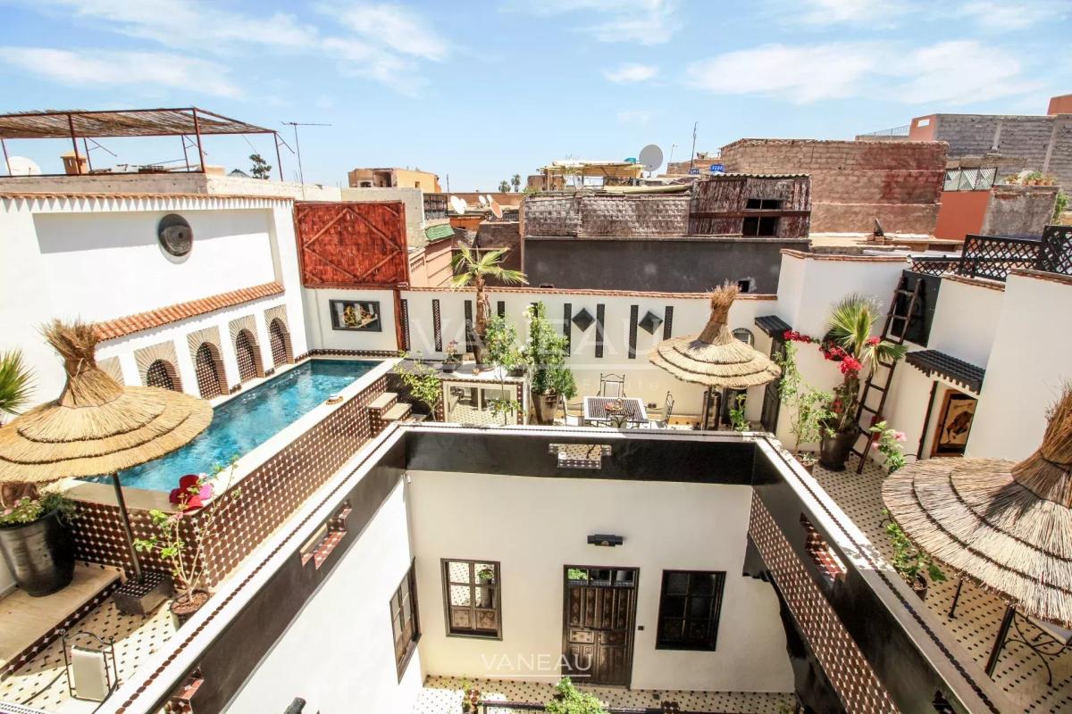 MARRAKECH MAISON D'HÔTES DE 7 CHAMBRES PISCINE SUR LA TERRASSE À VENDR