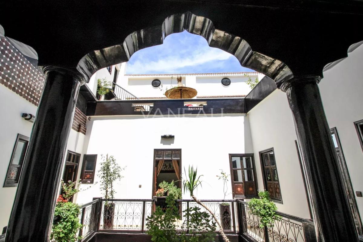MARRAKECH MAISON D'HÔTES DE 7 CHAMBRES PISCINE SUR LA TERRASSE À VENDR
