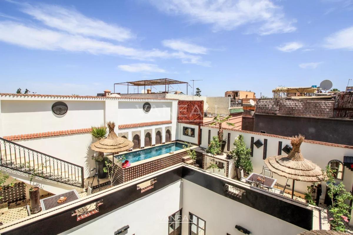 MARRAKECH MAISON D'HÔTES DE 7 CHAMBRES PISCINE SUR LA TERRASSE À VENDR