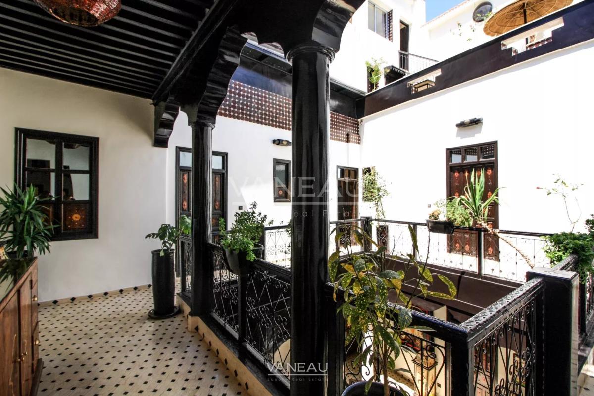 MARRAKECH MAISON D'HÔTES DE 7 CHAMBRES PISCINE SUR LA TERRASSE À VENDR